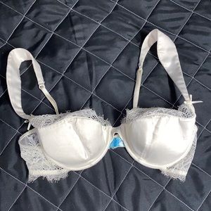 Victoria’s Secret bra 36C